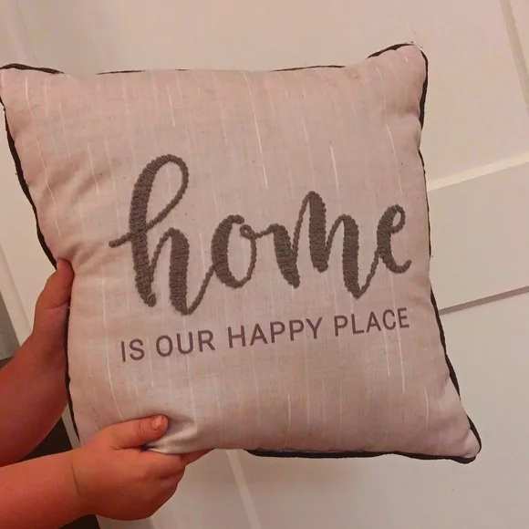 Home is our happy place pillow - Picture 1 of 2